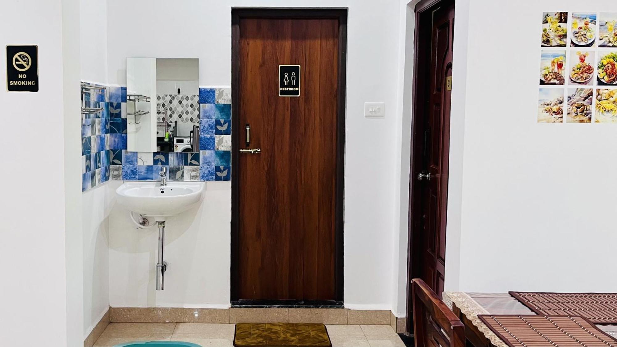 Happy Moon Homestay Aldona Esterno foto