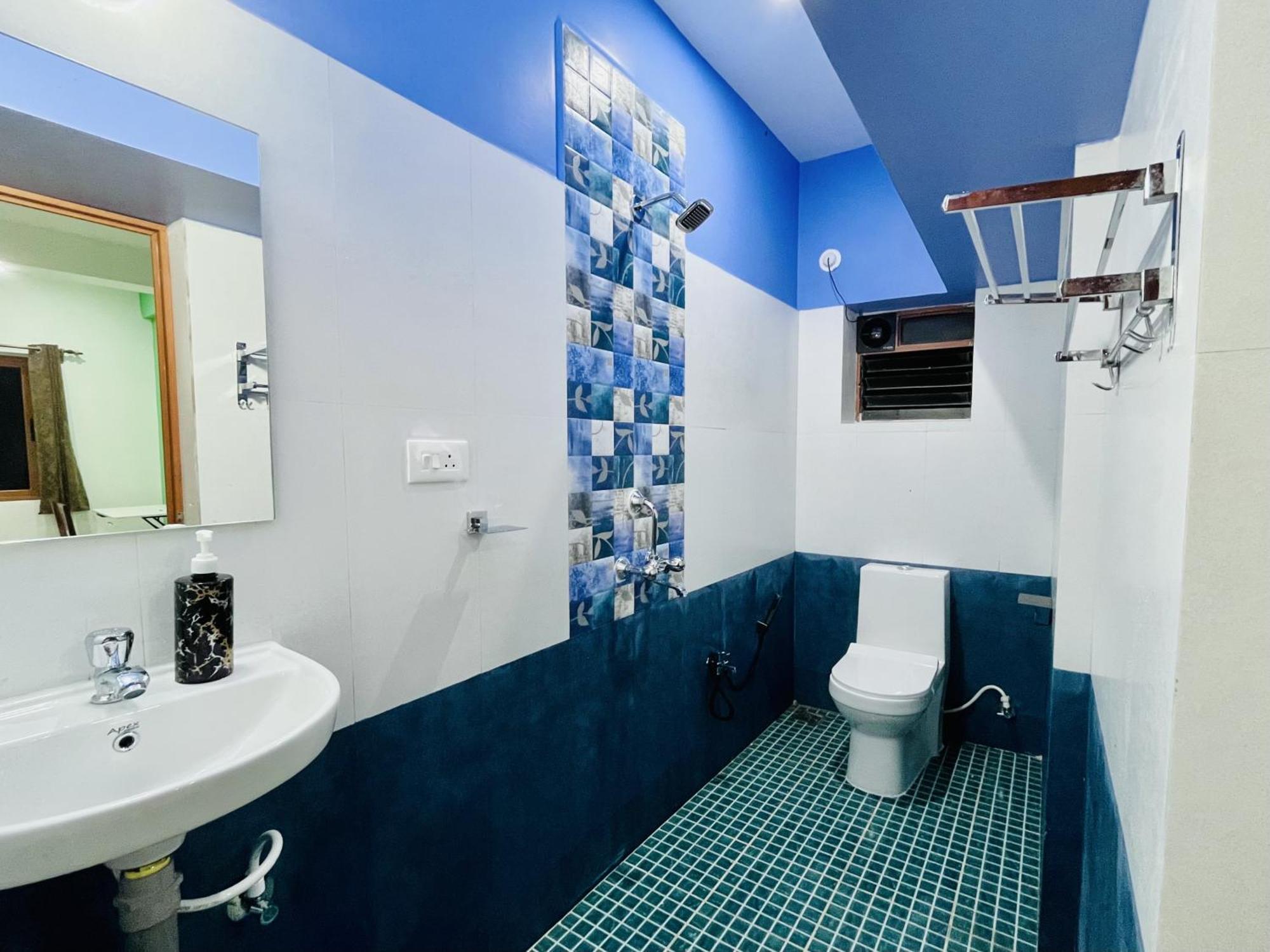 Happy Moon Homestay Aldona Esterno foto